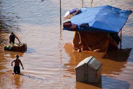 Vítimas fatais chegam a 149 e enchentes deixam 614 mil pessoas fora de suas casas