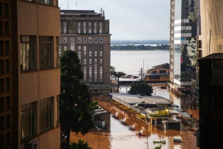 Enchente no Guaíba em Porto Alegre | se estende desde a semana passada | Foto: Isabelle Rieger/Sul21