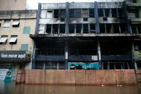 Depois de incêndio que deixou 10 mortos, pousada Garoa fica debaixo d’água