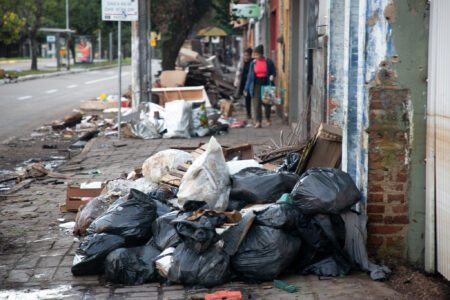 Resíduos de casas e comércios alagados serão levados para Gravataí | Foto: Isabelle Rieger/Sul21