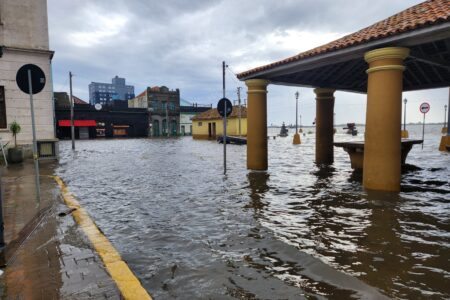 Já sofrendo com inundações, Pelotas e Rio Grande aumentam alerta para áreas de risco