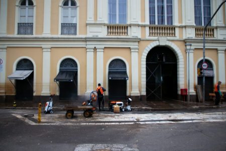 Mercado Público de Porto Alegre será reaberto parcialmente sexta-feira (14)