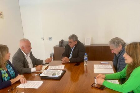 Vicente Rauber (à esquerda do prefeito Melo) participou da reunião e conversou com o Sul21 | Foto: Arquivo Pessoal