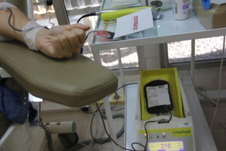 Hemocentro solicita que doadores de sangue façam agendamento pela internet